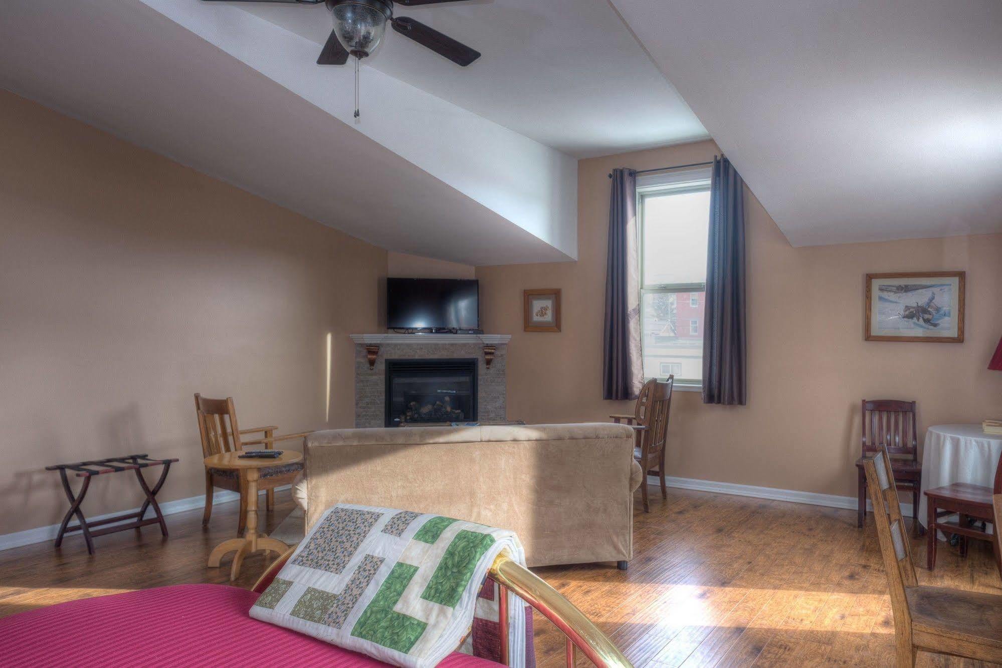 Country Encounters Accommodations Coleman Εξωτερικό φωτογραφία
